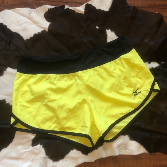 Mizuno Pants - Mizuno Shorts Medium